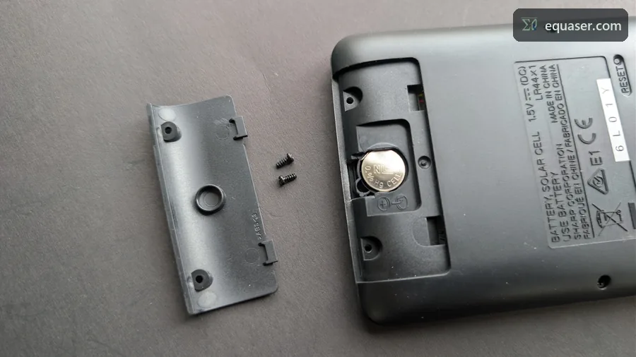 Batteriedeckel abnehmen